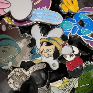 DISNEY PIN LOT